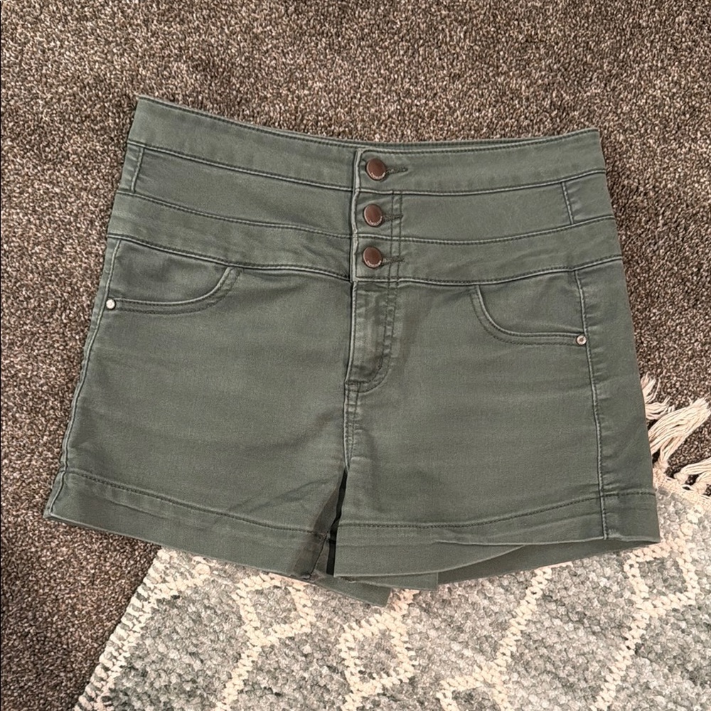 Women's size 7 Tinseltown Sage Green High-Waisted Shorts
